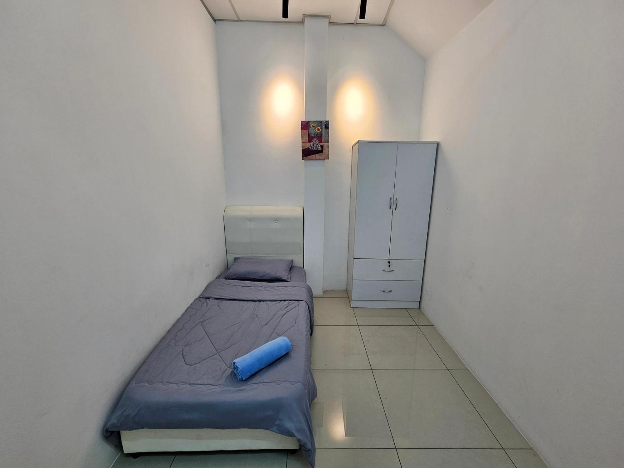 Color Mixed Home Hostel 乔治敦 外观 照片