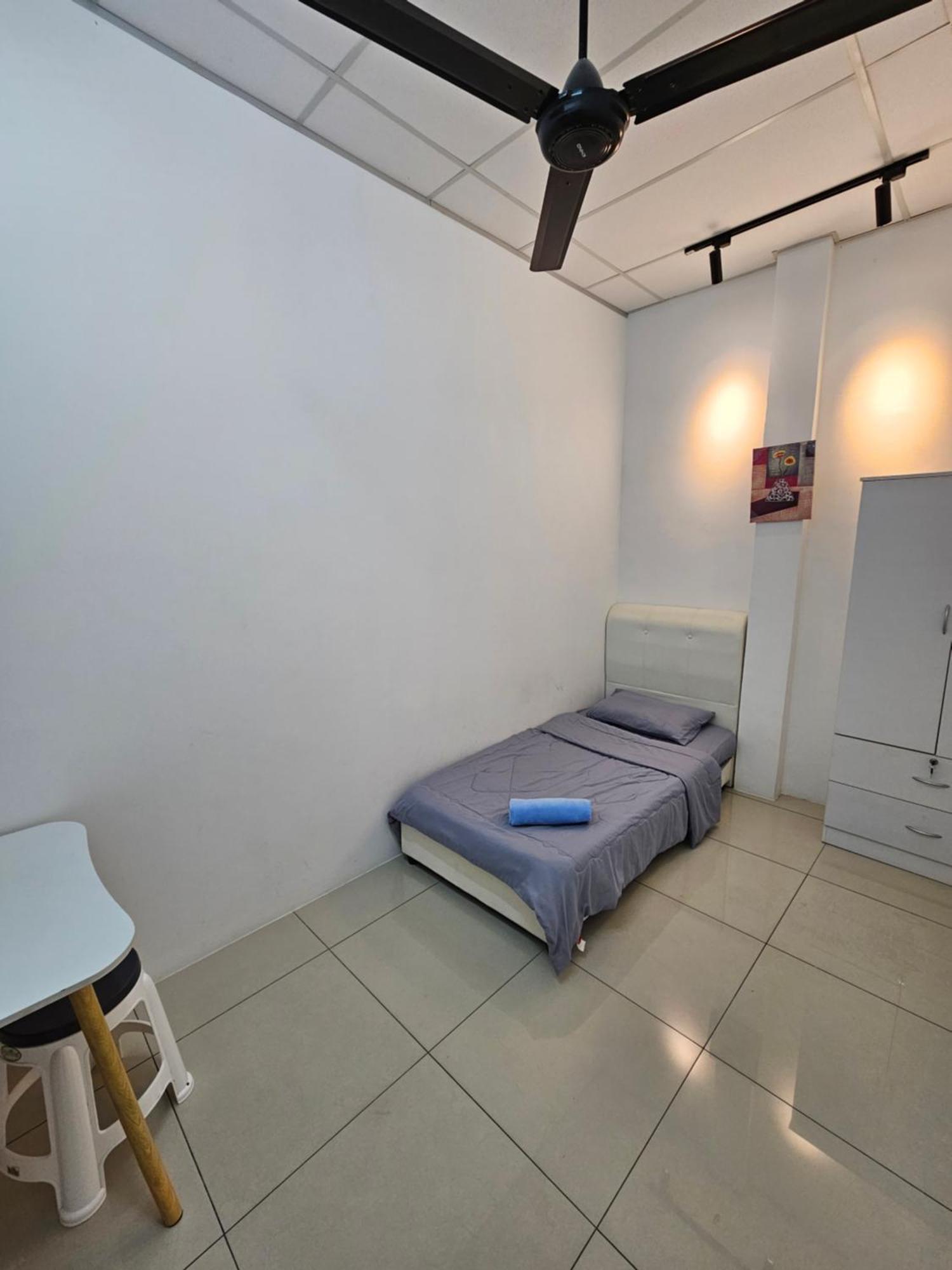 Color Mixed Home Hostel 乔治敦 外观 照片