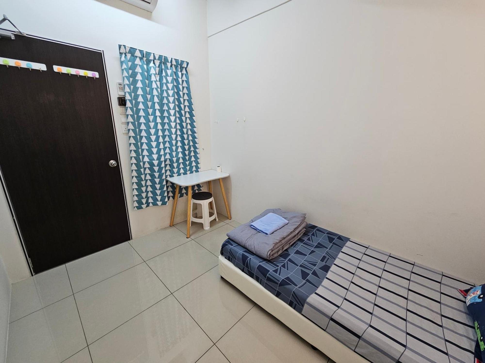 Color Mixed Home Hostel 乔治敦 外观 照片