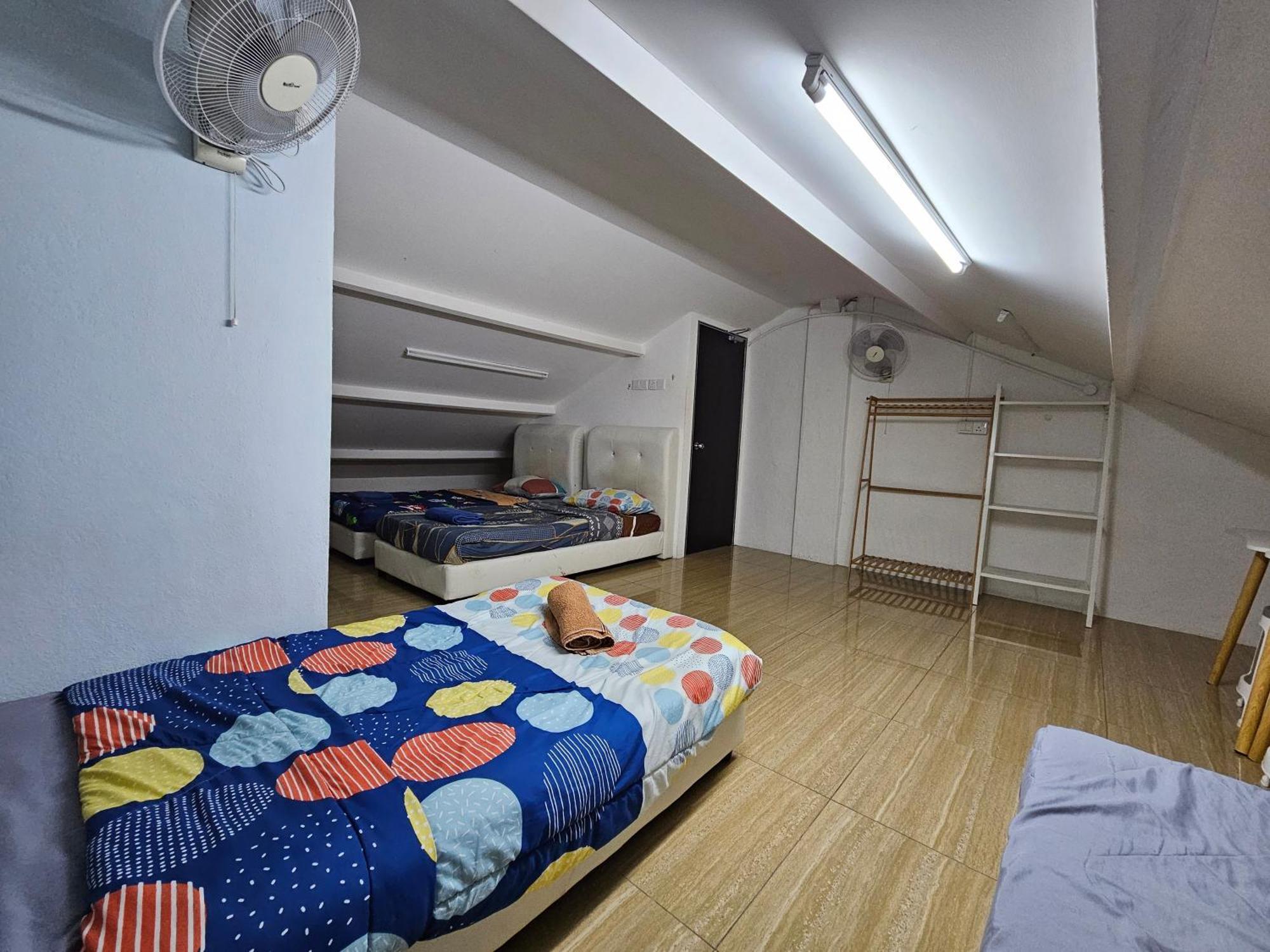 Color Mixed Home Hostel 乔治敦 外观 照片