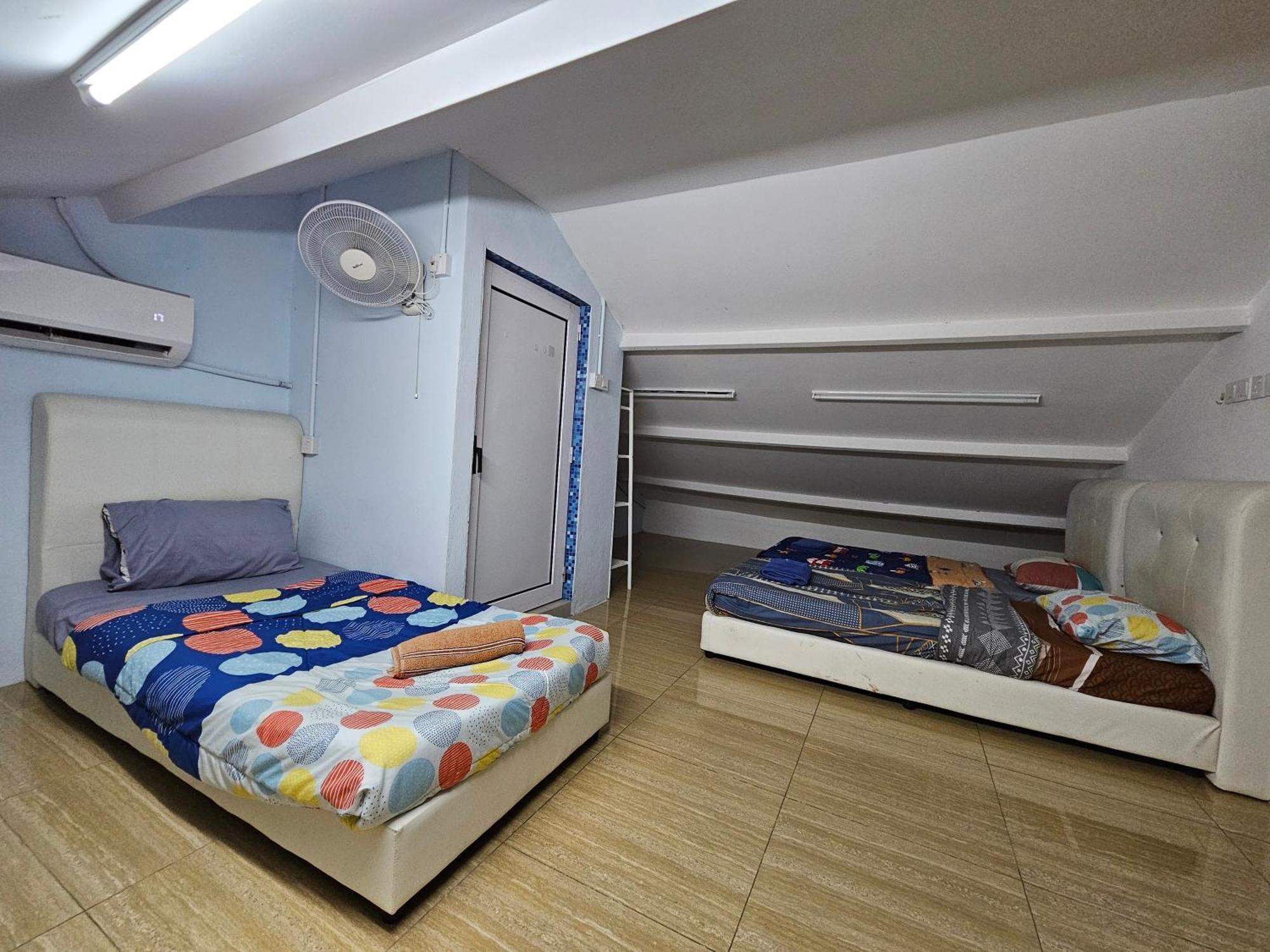 Color Mixed Home Hostel 乔治敦 外观 照片