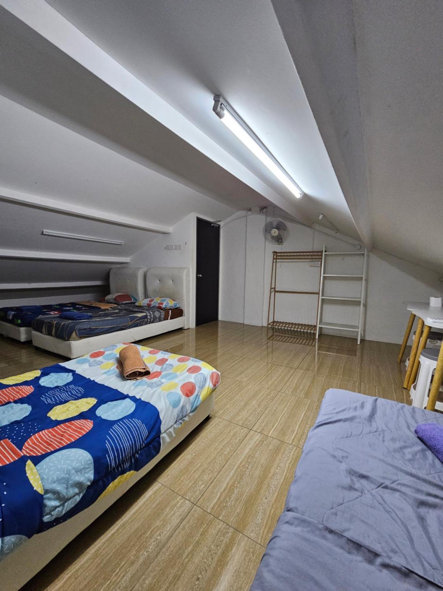 Color Mixed Home Hostel 乔治敦 外观 照片